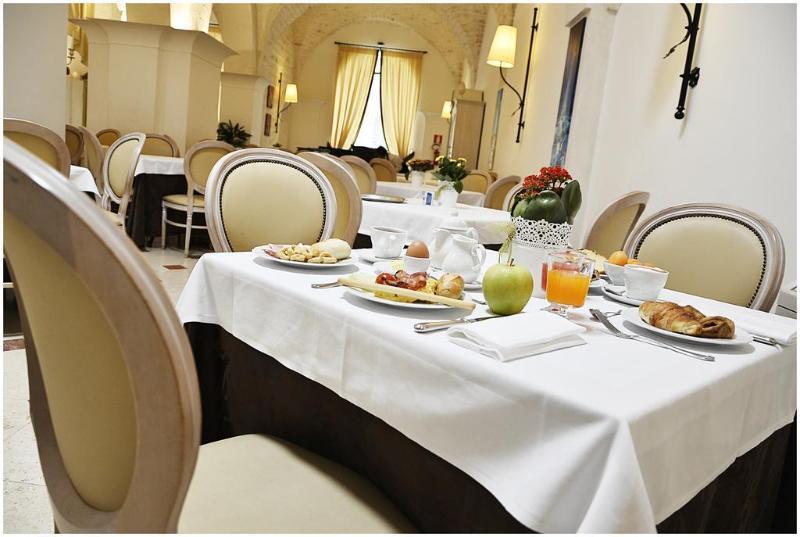 Ostuni Palace - Hotel Bistrot & Spa ภายนอก รูปภาพ